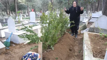 Kayıp Kız Kardeşinin Mezarını Kimsesizler Mezarlığında Buldu