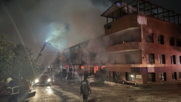 Adana’da Ahşap Parke ve Panel Fabrikasında Yangın Kontrol Altına Alındı