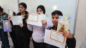 Adana’da Görme Engelli Öğrencilerin Braille Alfabesi ile Karneleri Dağıtıldı