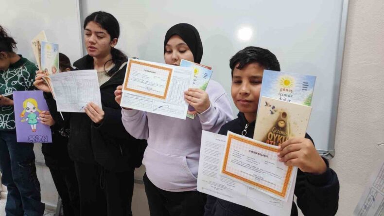 Adana’da Görme Engelli Öğrencilerin Braille Alfabesi ile Karneleri Dağıtıldı