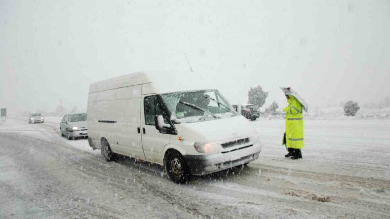 Alacabel’de Kar Yağışı Etkisini Sürdürüyor: Kar Kalınlığı 30 Santimetreye Ulaştı