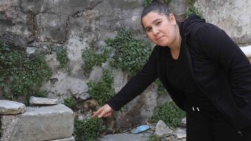 Annesinin Yanındayken Duvar Telefonu Çaldı