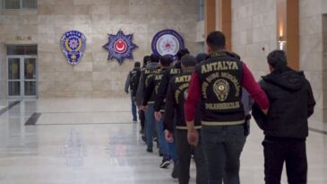 Antalya’da Dolandırıcılık Operasyonu: 12 Zanlı Tutuklandı