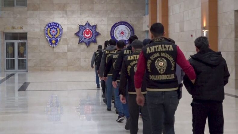 Antalya’da Dolandırıcılık Operasyonu: 12 Zanlı Tutuklandı