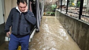 Antalya’nın Manavgat İlçesinde Sağanak Yağış Etkili Oldu
