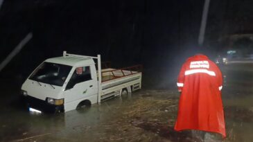 Araçta Mahsur Kalma İhbarına Giden İtfaiye, Teşekkür Yerine Sitemle Karşılaştı