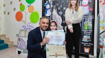 Başkan Toptaş’a Karne Programında Doğum Günü Sürprizi