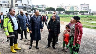 Başkan Uysal, Sel Baskınından Zarar Gören Evleri Ziyaret Etti