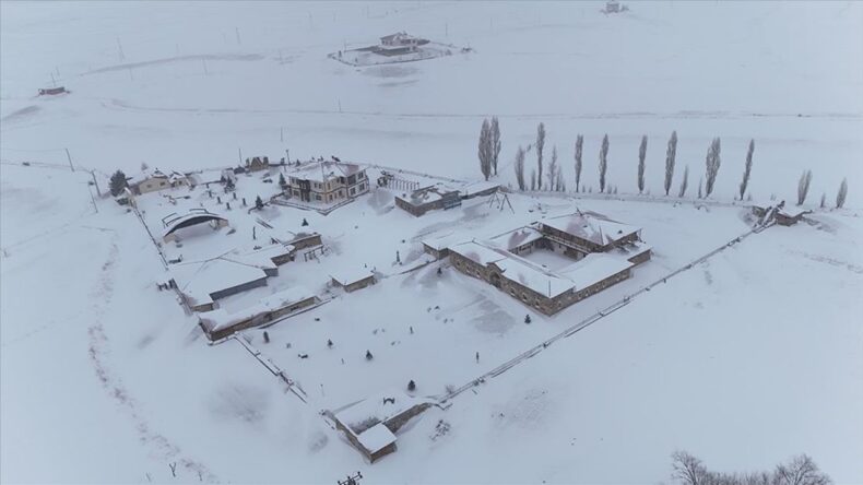 Bayburt’taki Kenan Yavuz Etnografya Müzesi Beyaz Örtüyle Kaplandı