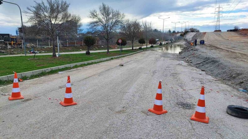 Belediye Su Tahliyesi Yerine Yolu Kapattı, Yapım Aşamasındaki Yolu Açtı