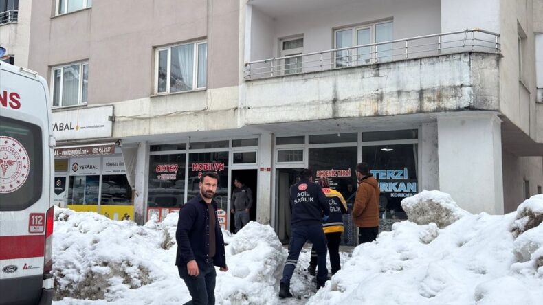 Bitlis’te Kar Kütlesinin Altında Kalan Kadın Yaralandı