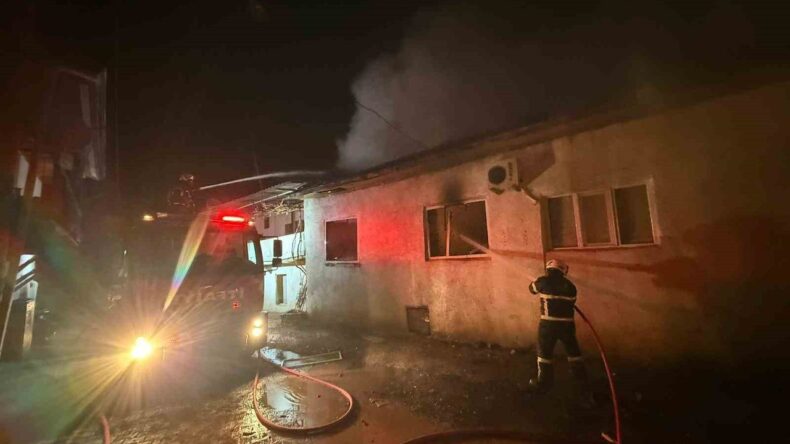 Burdur’da Çıkan Yangında Ev Küle Döndü, 5 Kişi Kurtarıldı