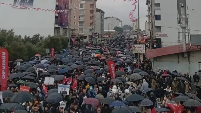 Hataylılar Yağmura Rağmen Miting Alanına Akın Etti!