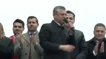 CHP Hatay Mitinginde Gerilim Sahneye Yansıdı: Yönetime Soğuk Tavır!