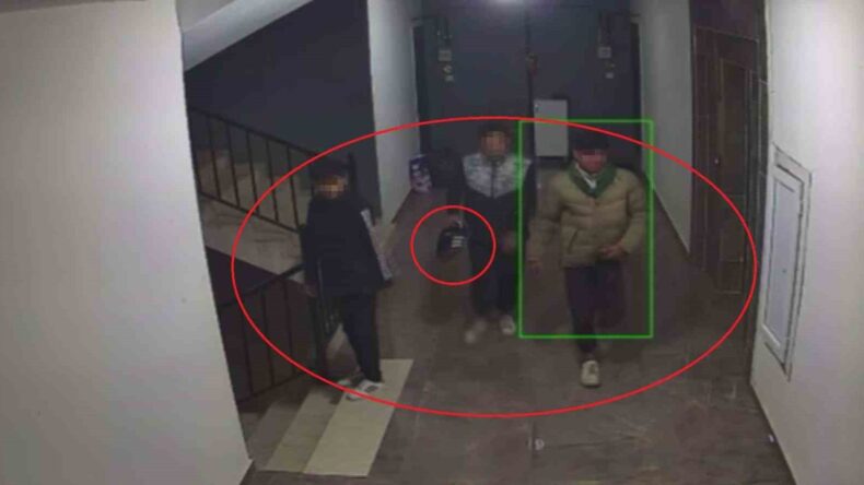 Daire Önündeki Ayakkabılar Çalındı