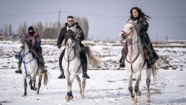 Erzurum’da Kar ve Buzda Atlı Safari Keyfi