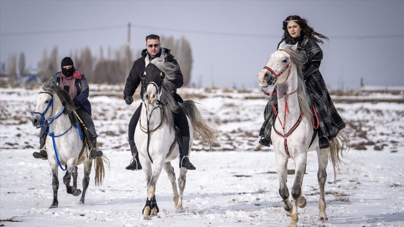 Erzurum’da Kar ve Buzda Atlı Safari Keyfi
