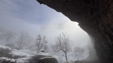 Hakkari’de Soğuk Hava ve Sis Etkili Oldu