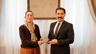 Hatay Sarısı İpeğin Ustası Emel Duman’a Anlamlı Ödül