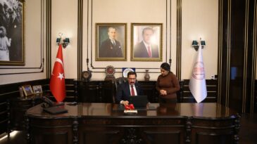 Hatay Valisi Mustafa Masatlı, AA’nın ‘Yılın Kareleri’ Oylamasına Katıldı