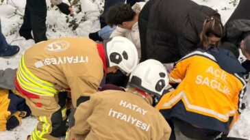 Hatay’da Dereye Düşen Otomobilde 5 Kişi Yaralandı