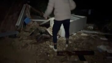 Hortumun Savurduğu Konteynerdeki Yaralı Adamın Bulunduğu Anlar Görüntülendi