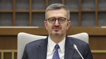 İletişim Başkanı Duran’dan YPG Yandaşlarının Türk Bayrağına Saldırısına Açıklama