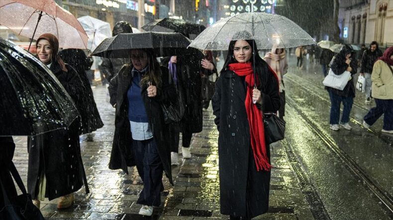 İstanbul’da Kuvvetli Yağmur ve Şiddetli Rüzgar Etkili Oluyor