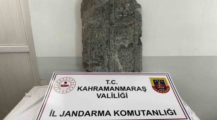 Kahramanmaraş’ta Bizans Dönemine Ait Mezar Taşı Ele Geçirildi: 3 Gözaltı