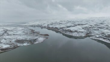 Kar Yağışıyla Beyaza Bürüyen Ilısu Barajı’nın Dronla Görüntüleri