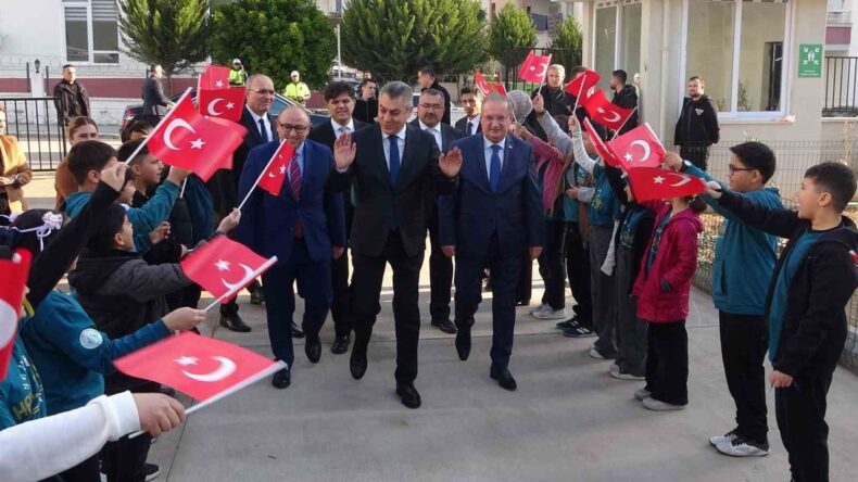 Karne Gününde Duygulandıran Tören: Şehitlerin İsimleri Verilen Okullar Açıldı