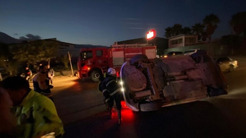 Kırıkhan’da Yan Yatan Otomobil Kazası: Sürücü Yaralandı