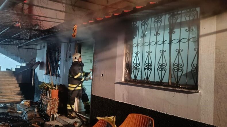 Kumlu’da Müstakil Evde Yangın Çıktı