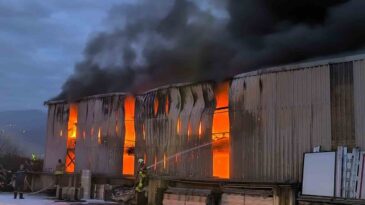 Lastik Deposunda Yangın Kontrol Altına Alındı