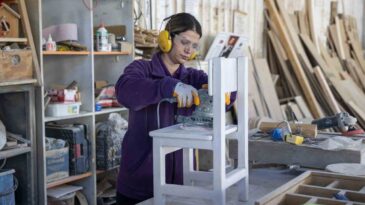 Mersin’de Geri Dönüşüm Atölyesi: Atıklar Yeniden Üretime Kazandırılıyor