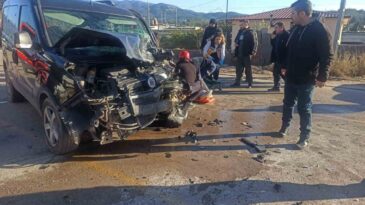 Osmaniye’de Servis Minibüsü ile Hafif Ticari Araç Çarpıştı: 7 Yaralı