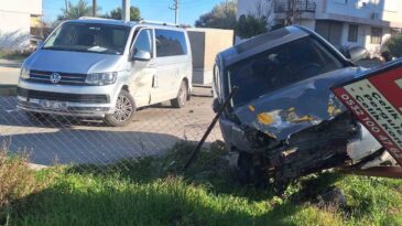 Serik’te Otomobil ile Minibüs Çarpıştı: 1 Yaralı