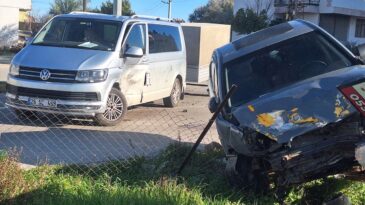Serik’te Otomobil ile Minibüs Kazası: 1 Yaralı