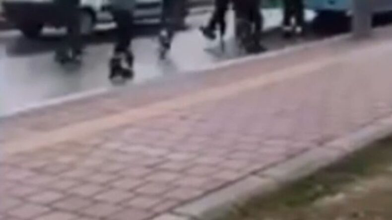 Seyir Halindeki Araçlara Tutunarak Patenle Yolculuk Yapan Çocuklara Adli İşlem