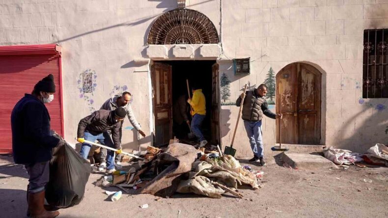 Tarsus’ta Kötü Koku Şikayeti: 28 Kamyon Atık Çıkarıldı