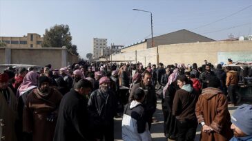 YPG’nin Alıkoyduğu Yakınlarını Arayan Aileler Rakka’da Umut Nöbeti Tutuyor