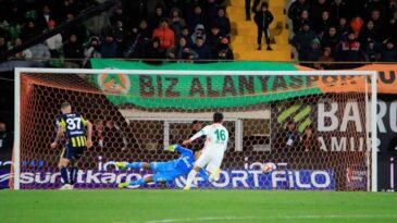 Trendyol Süper Lig: Alanyaspor, Fenerbahçe’yi 2-1 Mağlup Etti