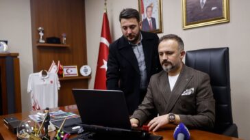 TRT Çukurova Bölge Müdürü Fatih Doğru, AA’nın ‘Yılın Kareleri’ Oylamasına Katıldı