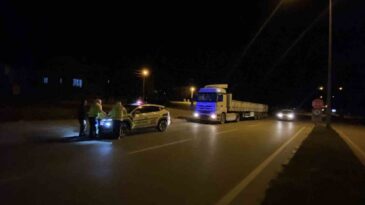 Ehliyetsiz Tır Sürücüsü Uygulama Noktasından Kaçtı