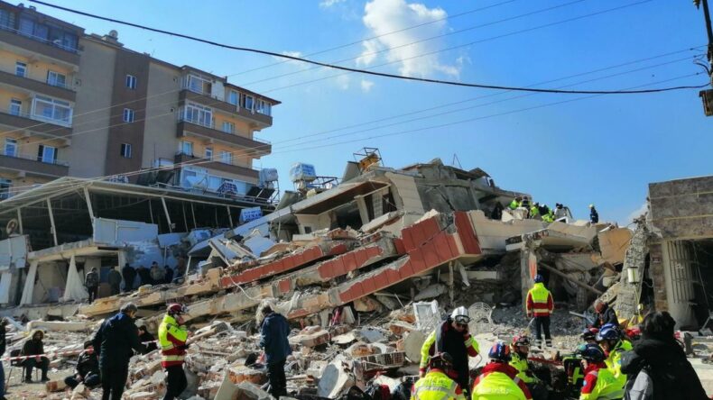 Hatay’da 26 Kişinin Öldüğü Yağmur Apartmanı Davası Ertelendi