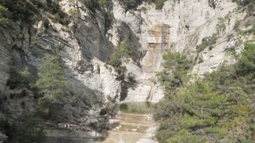 Yaz Aylarında Kuruyan Adana’daki Şarlayan Şelalesi Yeniden Akmaya Başladı