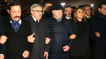 Herkesin Konuştuğu Kare Yine Gündemde: Özdağ’dan Açıklama!