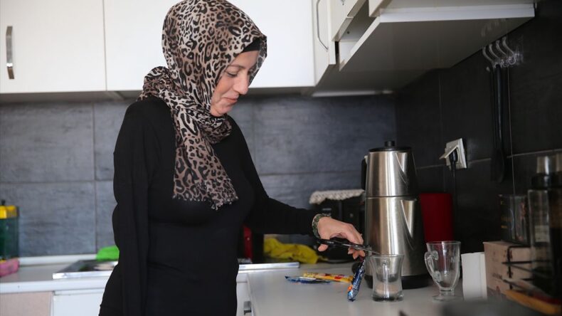 6 Şubat Depremlerinin Üçüncü Yılı: Eşini Özlemle Anan Depremzede Kadın