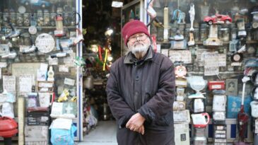 72 Yaşındaki Veysel Usta, Küçük Dükkanında Ustalığını Konuşturuyor