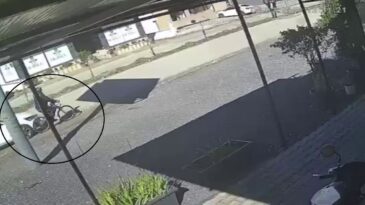 Otomobilin Çarptığı Bisikletli Hayatını Kaybetti: Kaza Anı Kamerada